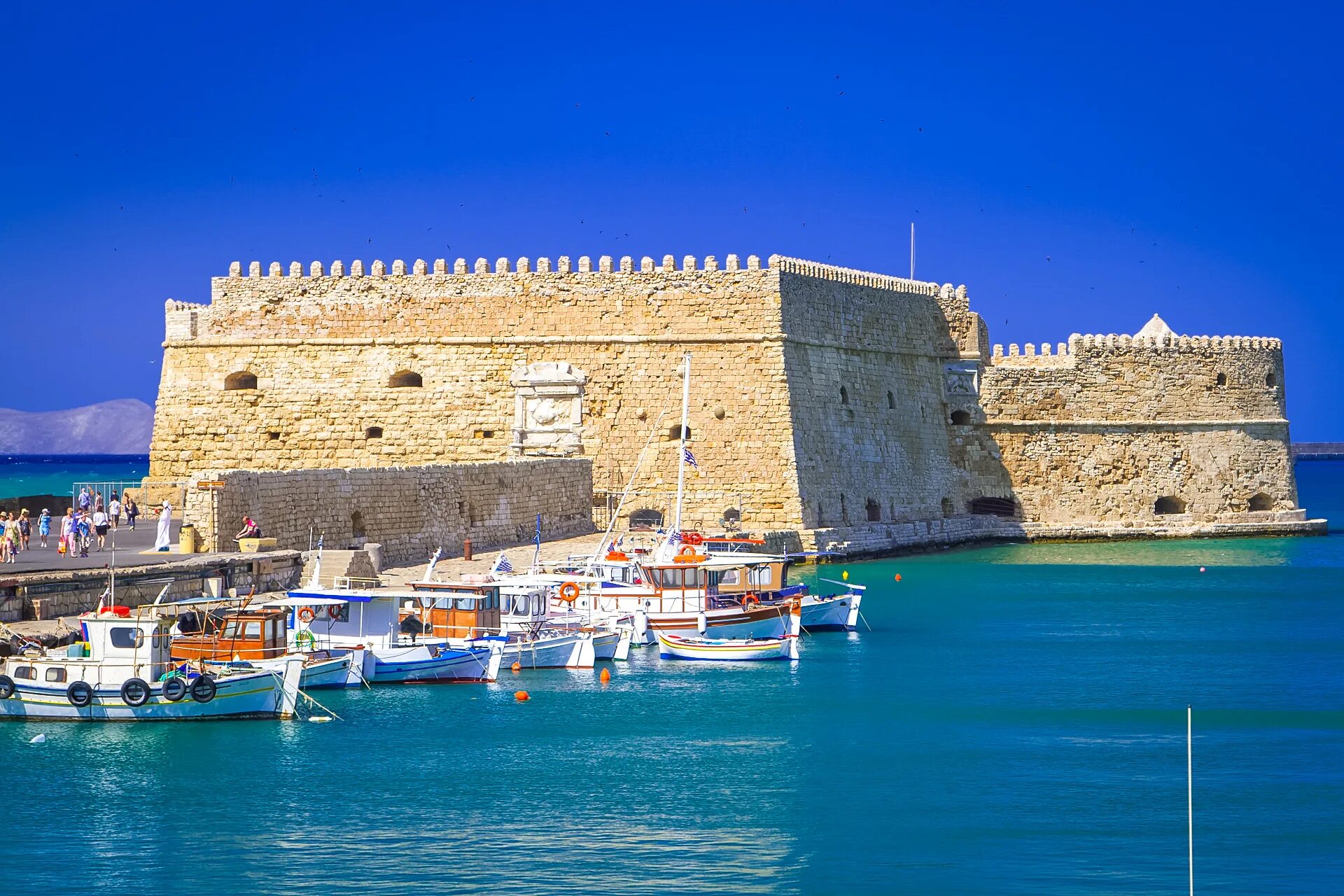 крепость на острове крит. ретимно крепость фортецца. греция крепость фортецца ретимно крит. крепость кулес крит. замок на острове крит.