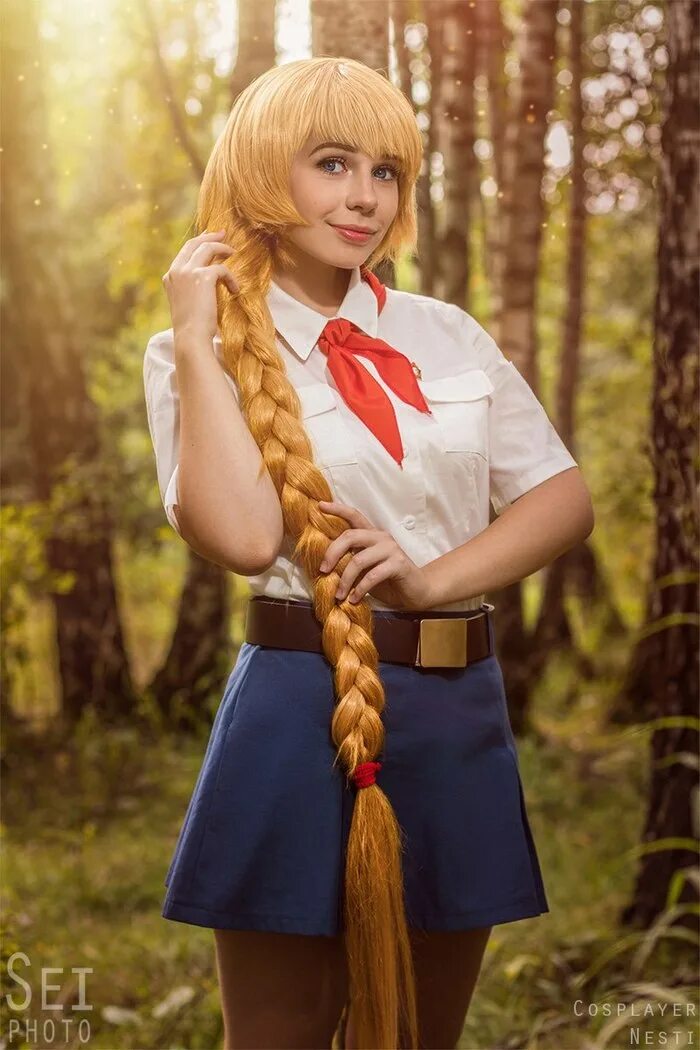 В образе героя автор. Everlasting Summer Cosplay Юля. Everlasting Summer Алиса косплей. Ульяна косплей Совенок фест. Бесконечное лето пионерки.