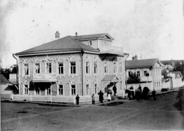 Врач 18 сарапул. Дом купца зылева сарапул. сарапул старинные здания. дом врача блинова сарапул. сарапул купеческий.