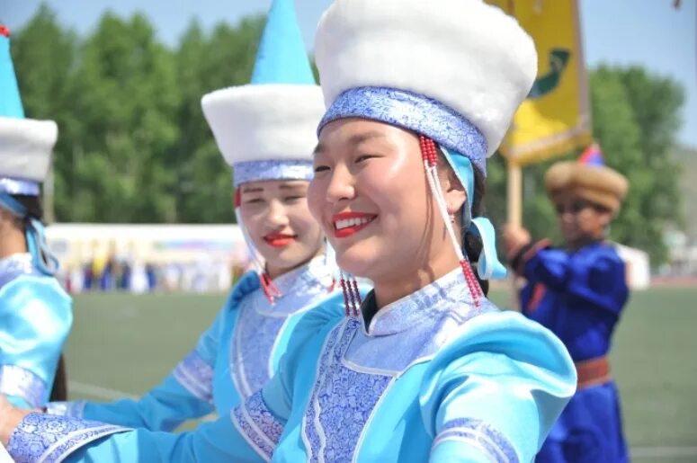 1 жители забайкальского края. Зунай наадан Агинское. Народы Забайкалья буряты. Традиции Бурятии. Жители Забайкалья - буряты.