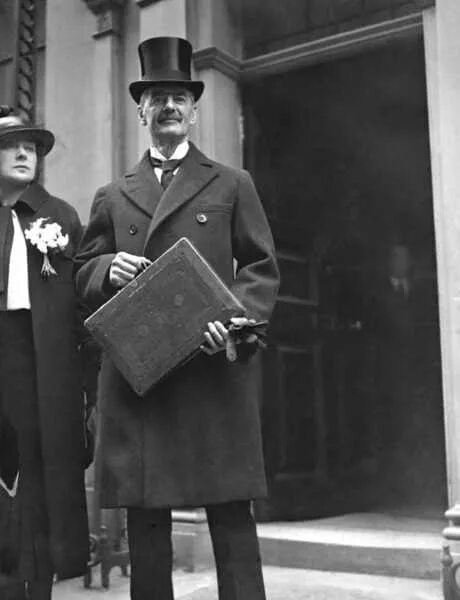 Neville Chamberlain - The Pacifist PM Random Phoughts
