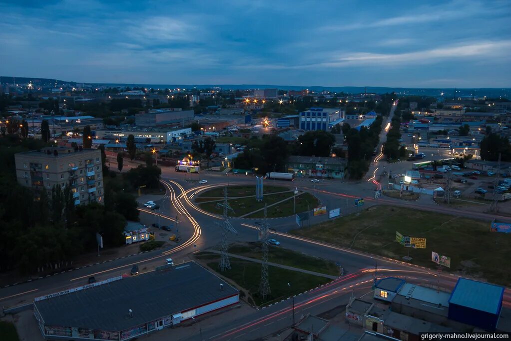 Саратов 1 час. Вольск город многоэтажки. Вольск небоскреб.