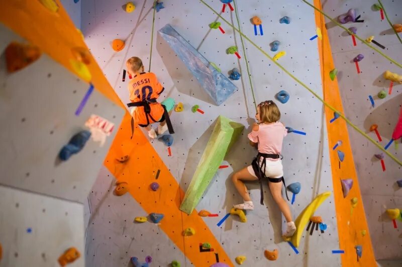 Детские площадки ул. Развлекательный центр для детей. Развлечения для детей в москве. Вива парк самара. Карусель сказок сочи парк.