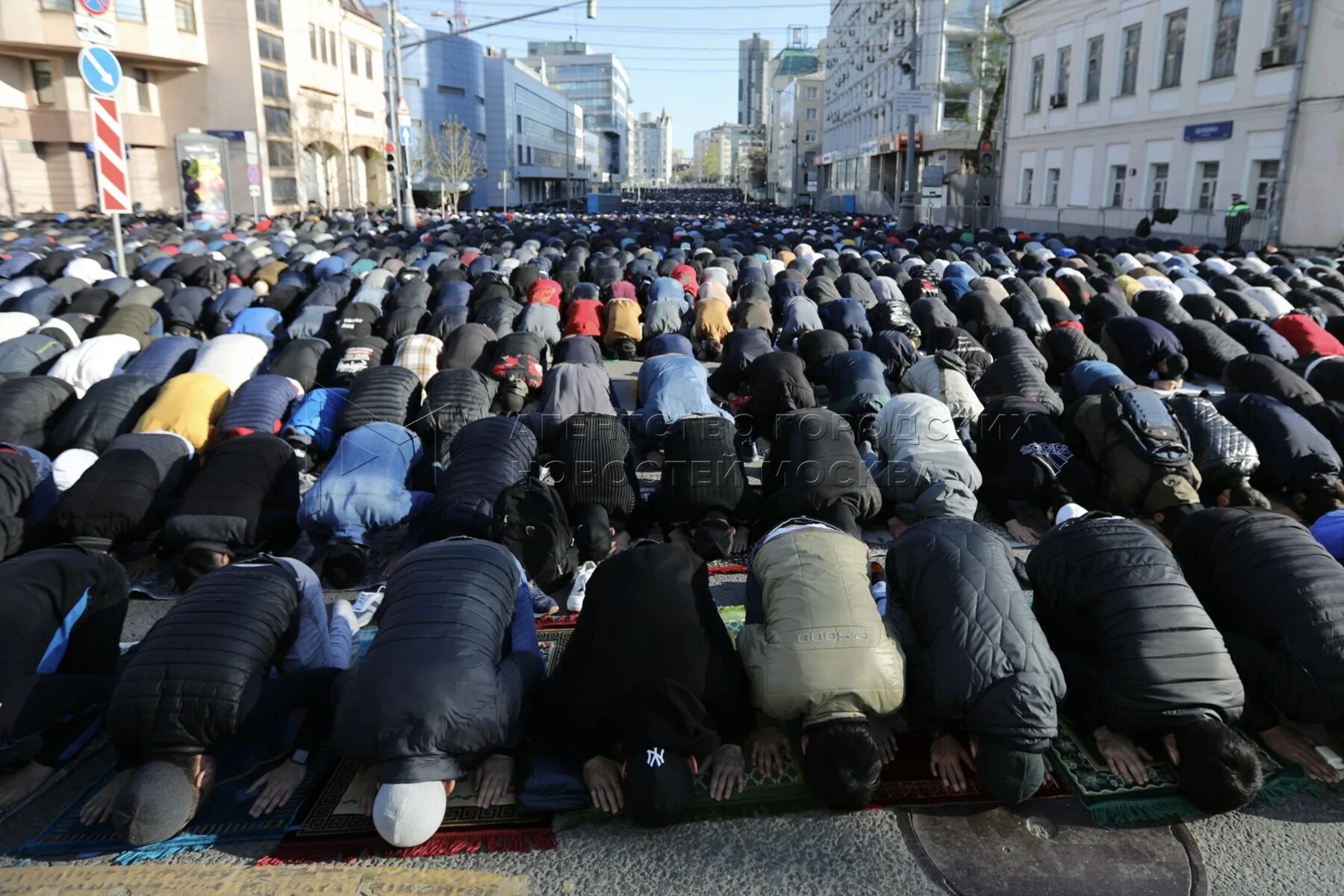 Сколько мусульман в мире 2024. Ураза-байрам 2023 в Москве. Ураза байрам в Нижегородской мечети 21.04.2023.