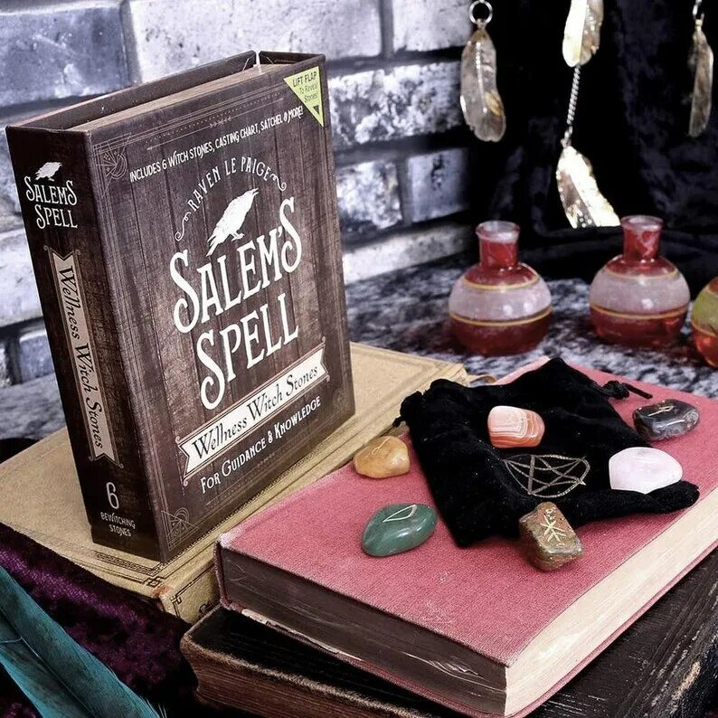 Witch stones. Salem's Spell оракул.