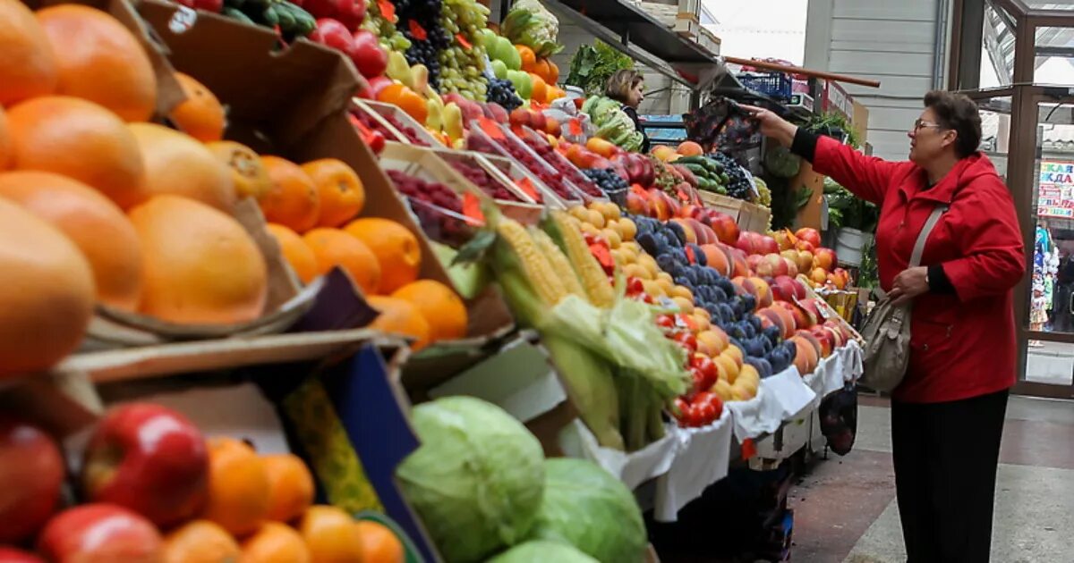 Рынок продуктовый дешево. На рынке. Продуктовый рынок СПБ. Продовольственный рынок в Санкт-Петербурге. Центральный рынок Питера.