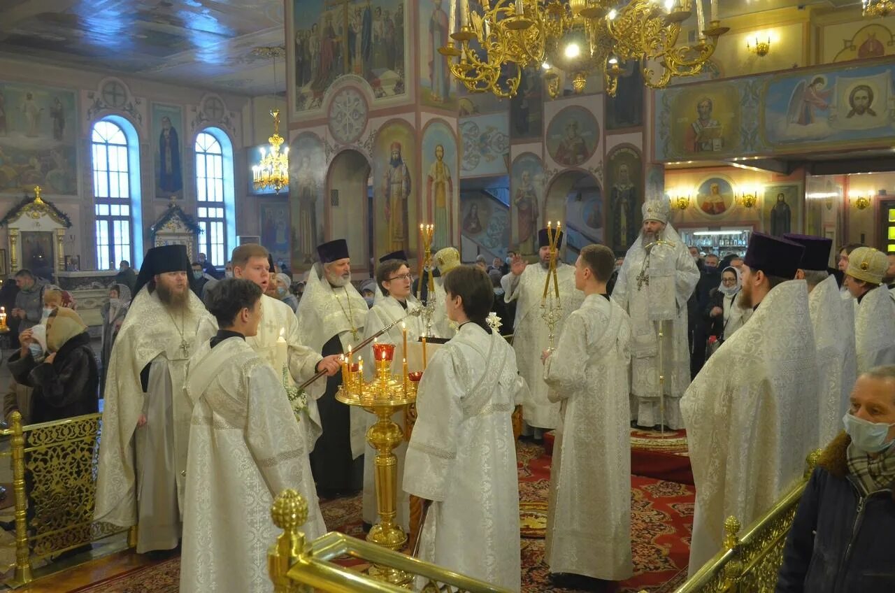 Какого числа идут в церковь на рождество. Новосибирск вознесенский собор владыка. рождественская служба в церкви. церковь рождества христова в россии. сочельник богослужение.