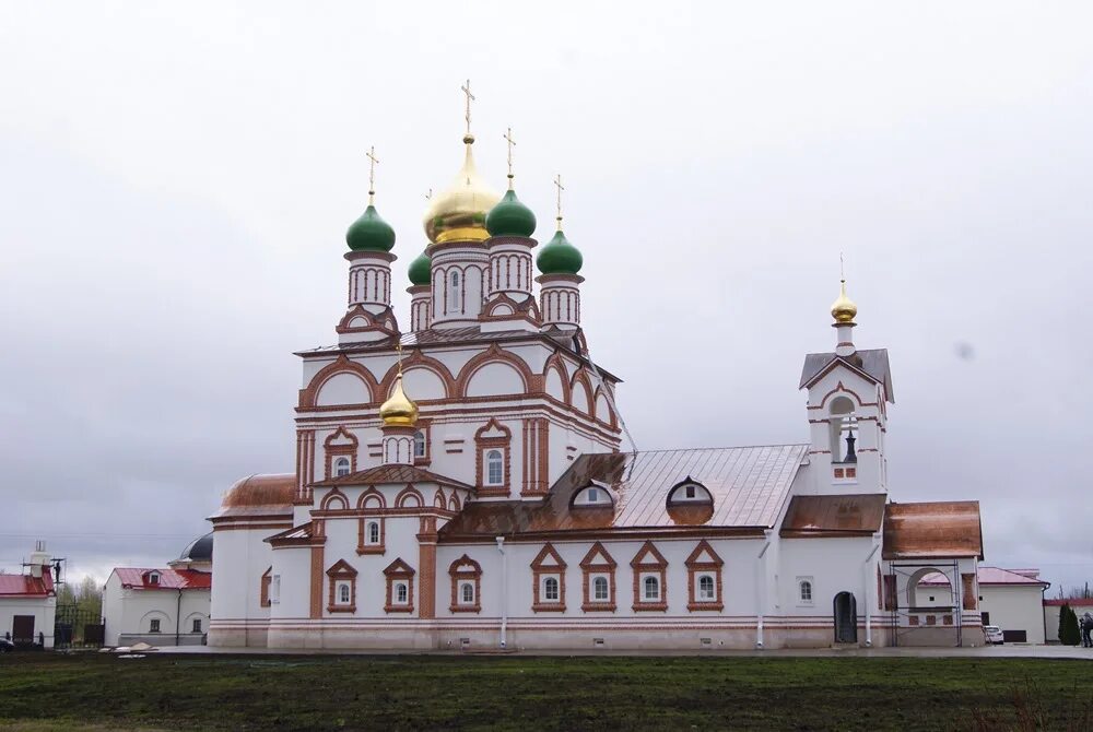 Г. Ярославль . Церковь св. Патриарха Тихона. Фото Варницкого монастыря до восстановления. Сайты ростов ярославский