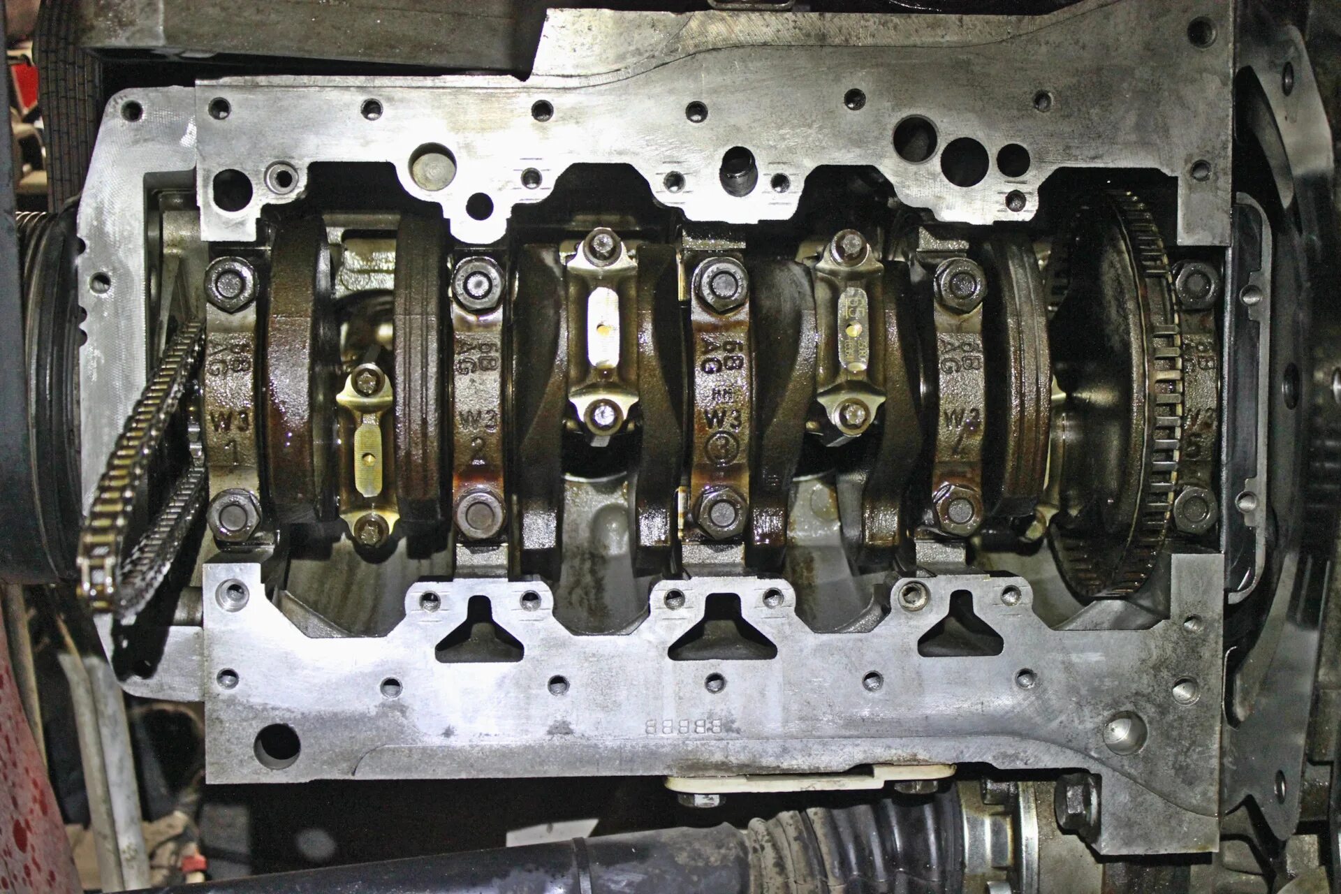 Коленвал cdab. Форсунки масляные 1.8 tsi. коленвал 1.8 tsi. форсунка масляная 1.8 fsi. vag 2.0 fsi.