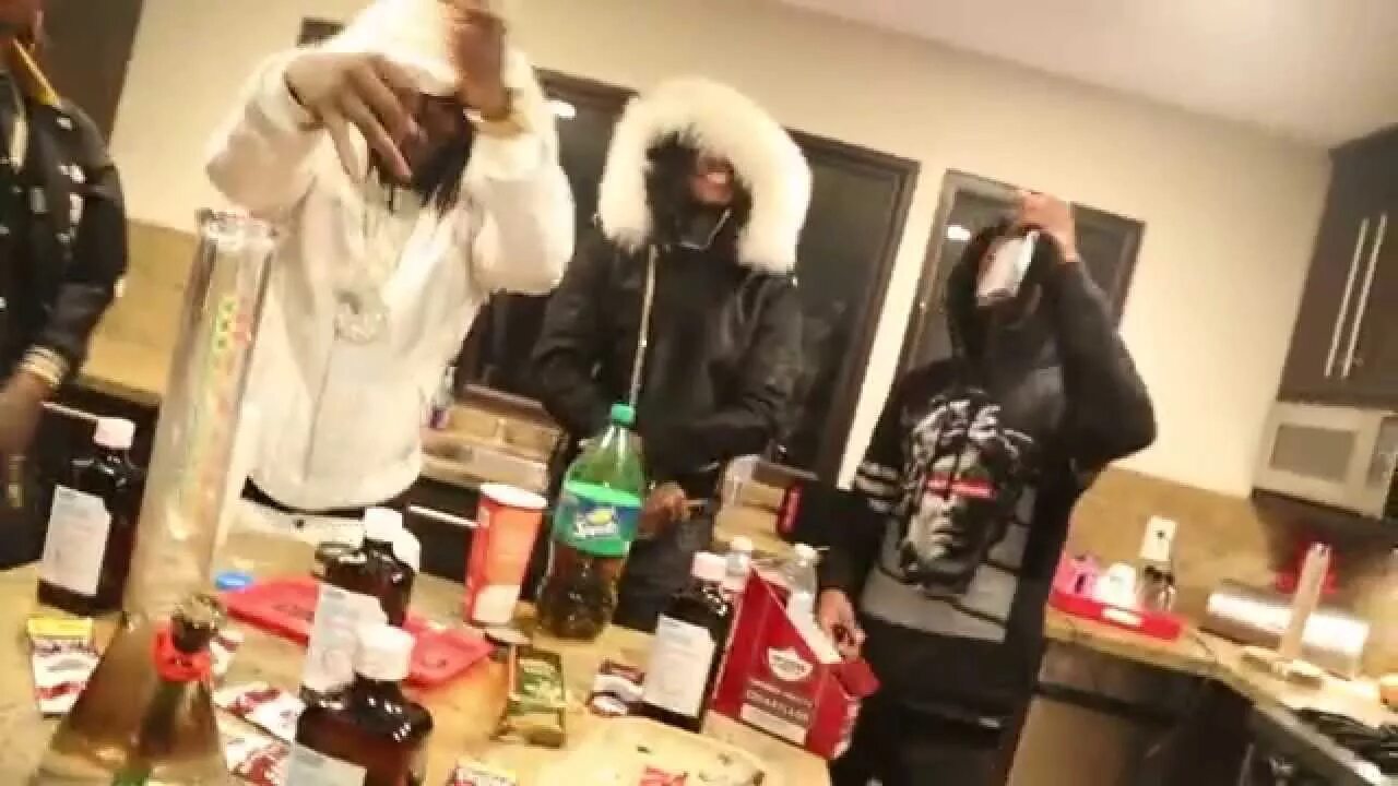 Gang bitch. Capo Glo gang Chief Keef. Чиф Киф Bang 3. Chief Keef Glo gang. Chief Keef gang.