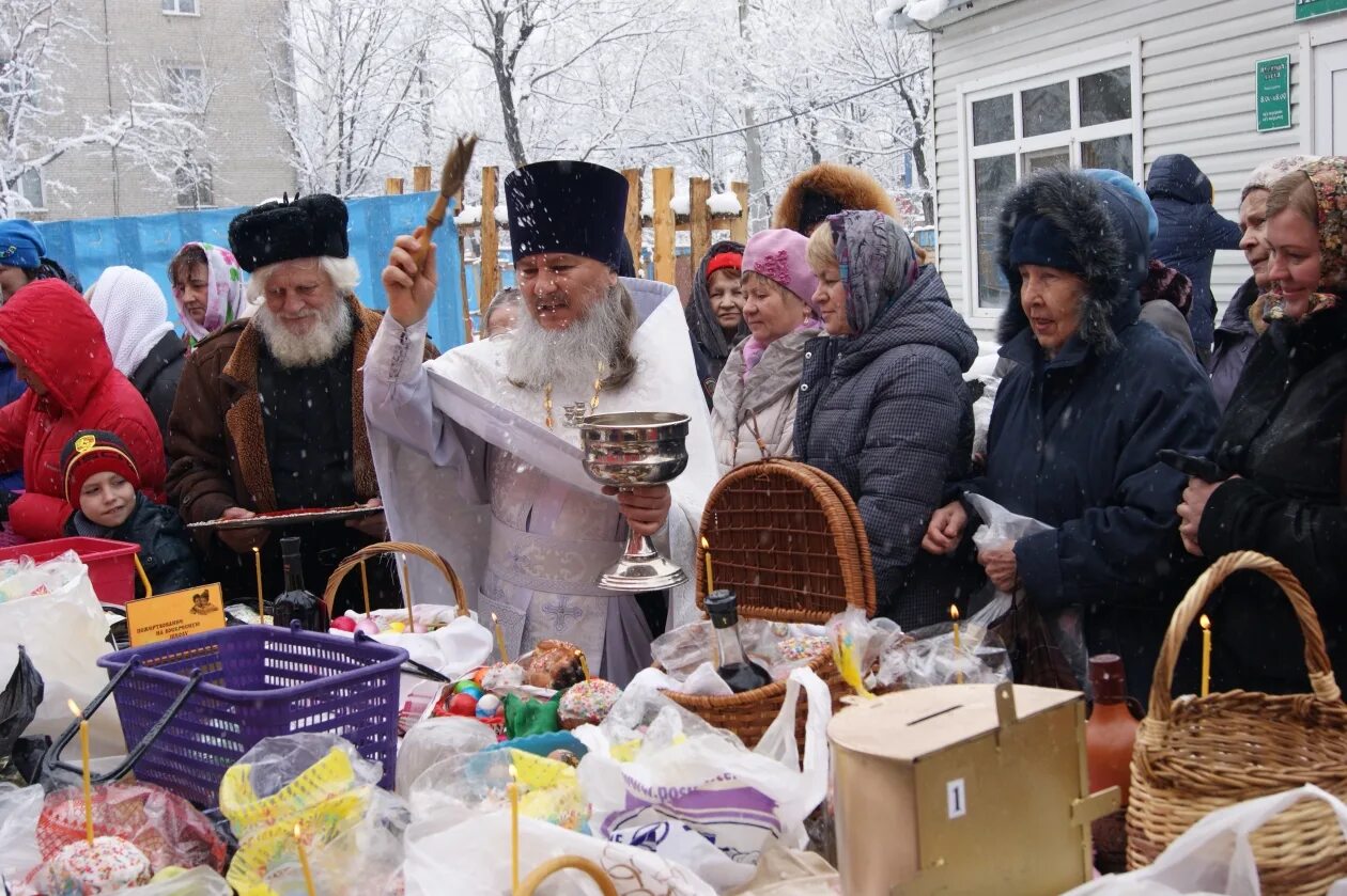 Освящение куличей на Пасху. Освящение куличей в субботу. Освятить кулич. Пасха фото. Когда святить куличи в 2024