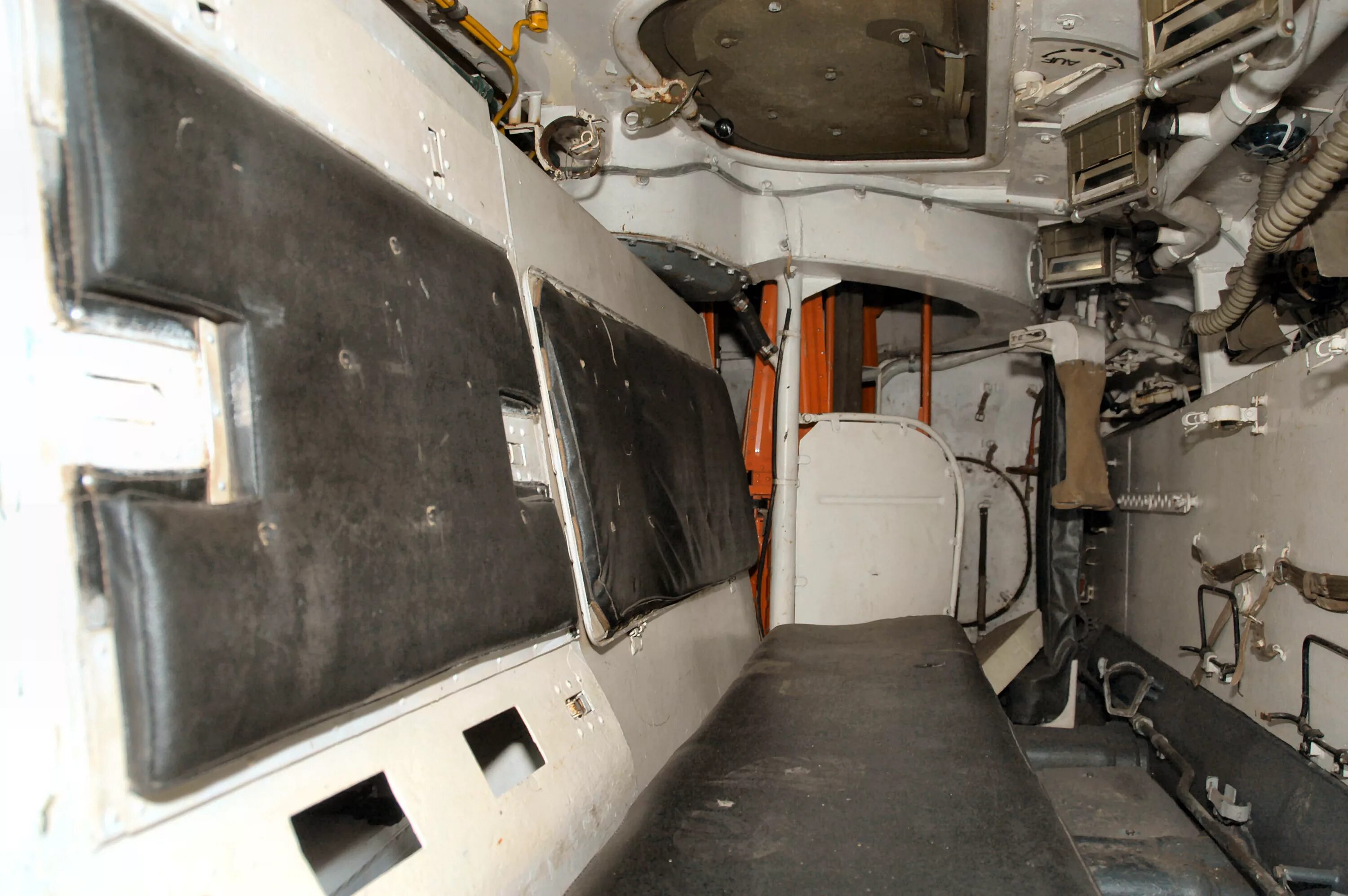 Кабина бмд 2. Бмп 2 кабина механика. Бмп-3 внутри башни. Бмп 1 внутри. Бмп изнутри.