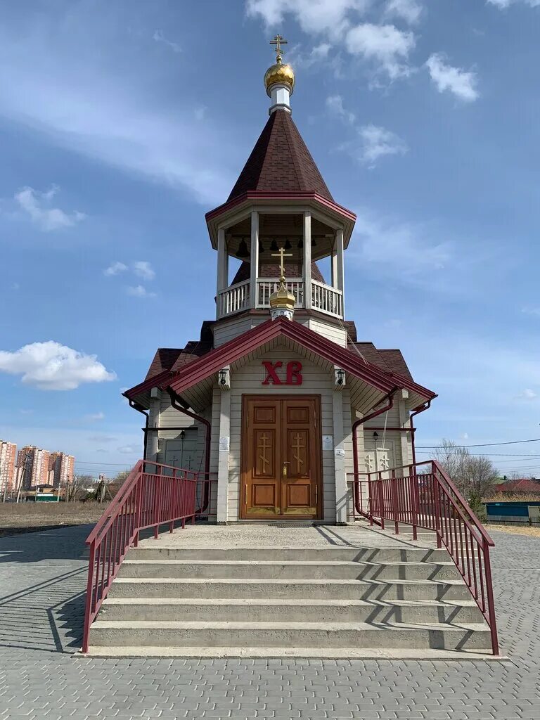 Батайск храм пантелеймона. Мощи святого великомученика пантелеимона. Храм пантелеймона батайск. Пантелеимоновский храм батайск. Пантелеимоновский храм батайск.