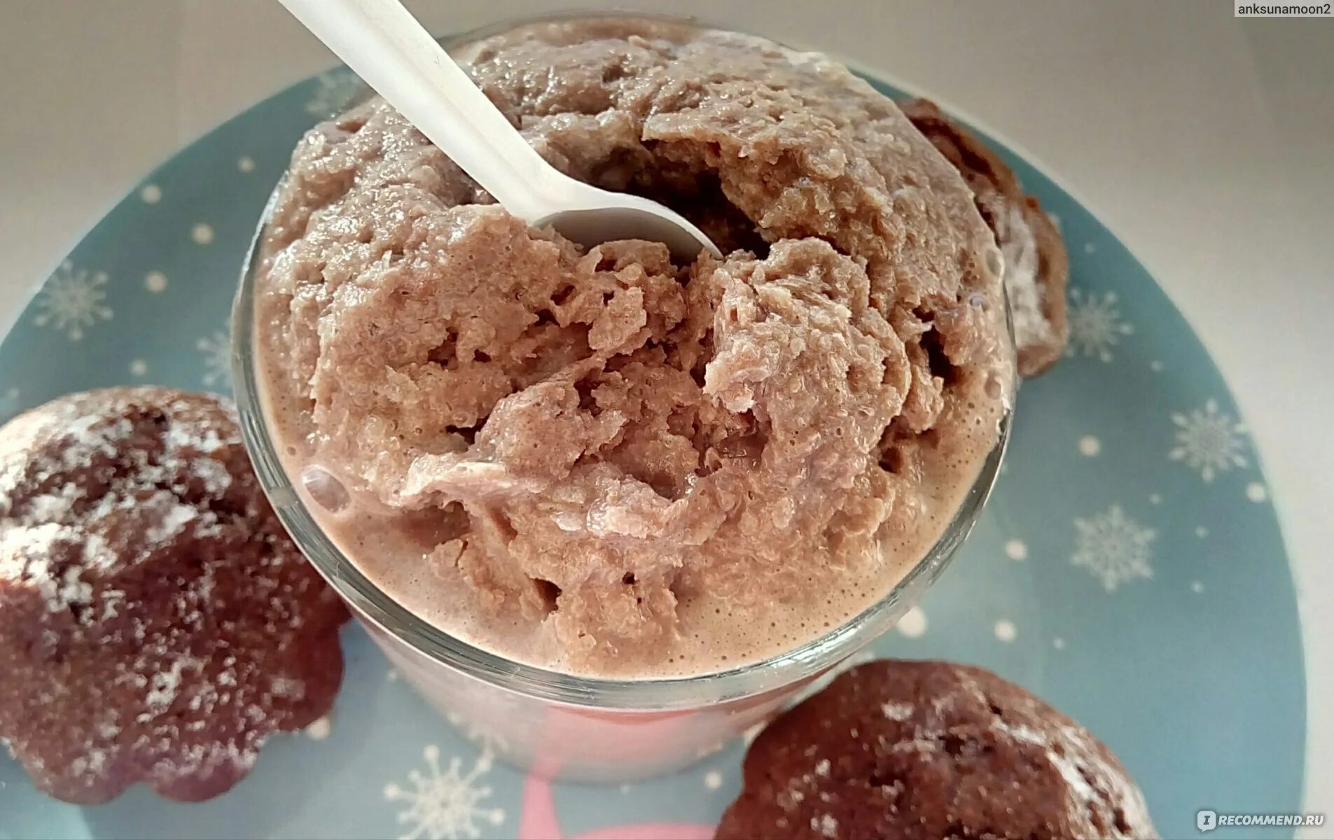 Банановое мороженое без блендера и миксера. Мороженое из молока без миксера. Молочный коктейль с мороженым в блендере. Взбиваем блендером банан и сливки. Приготовление молочных коктейлей в блендере.