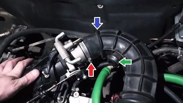 Шланги дросселя ВАЗ 2114. Шланги дроссельной заслонки ВАЗ 2114. Патрубок дроссельного узла ВАЗ 2114. Шланг дроссельной заслонки ВАЗ 2115. Выгнать воздух ваз 2114