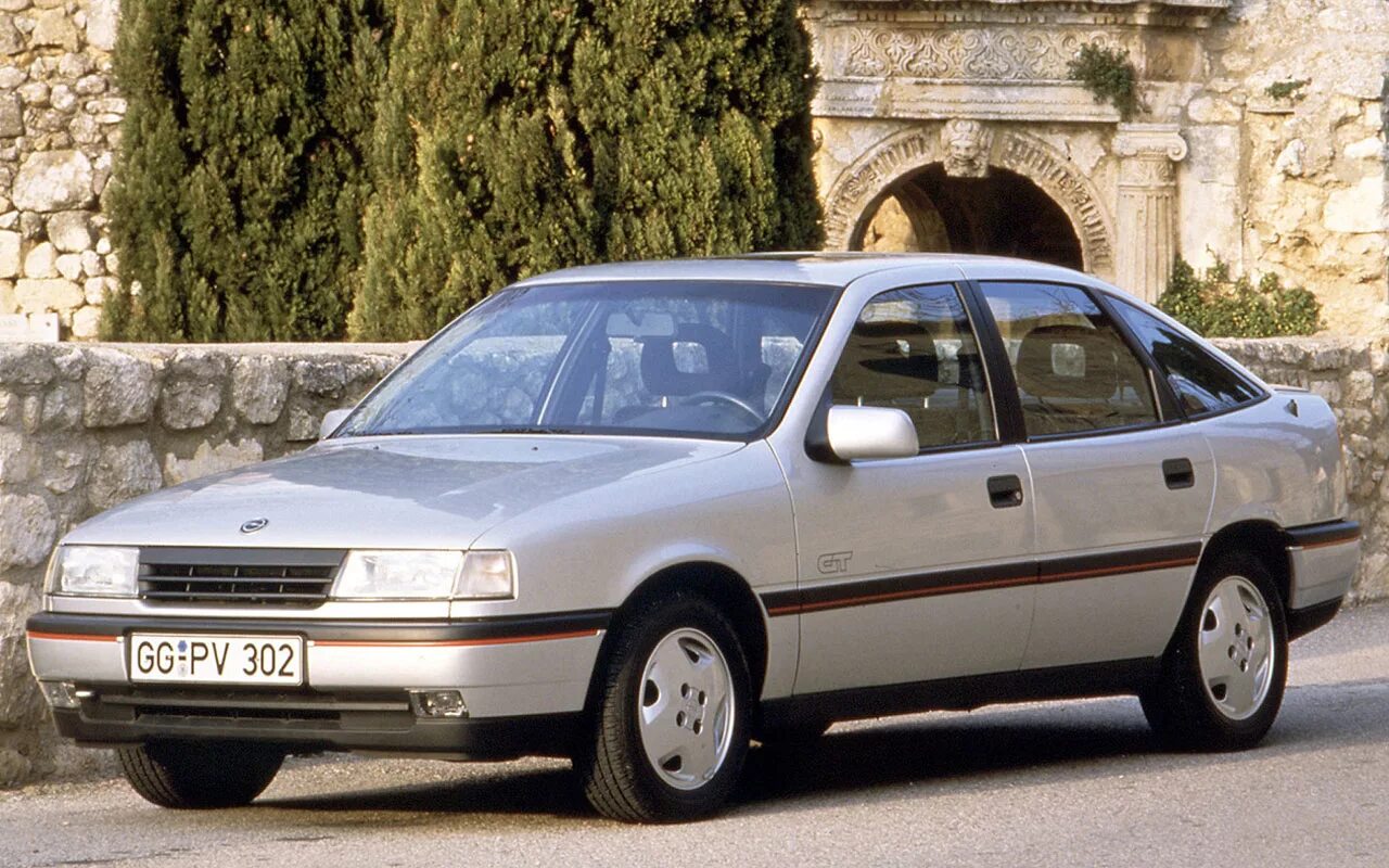 Опель вектра хэтчбек. Opel Vectra. Opel Vectra 1988. Опель Вектра хэтчбек 1995. Опель Вектра 1 поколение.