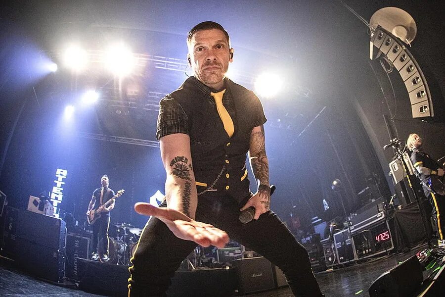 Planet zero. Shinedown planet zero. шайндаун группа. shinedown planet zero 2025. shinedown album.