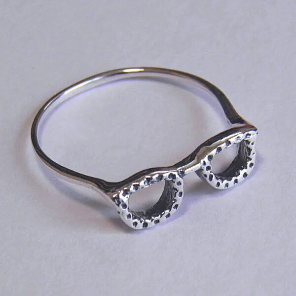 Ring glasses. Очки с кольцом. Очковое кольцо. Оправа для перстня. Кольцо очки серебро.