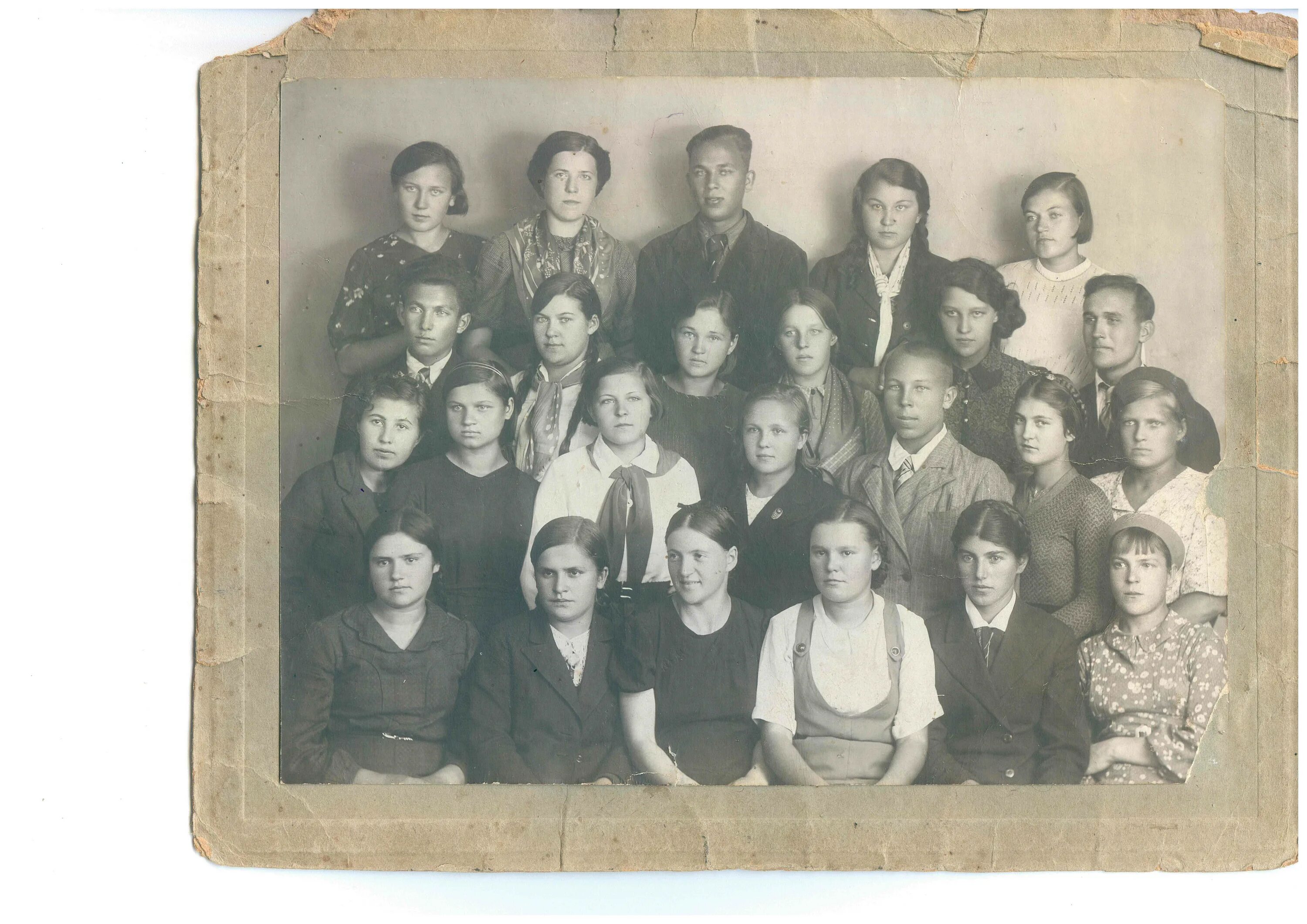 Первая женская гимназия казань 1916. Выпускники московского политехникума 1983 года. Архивные выпуски. Архив школьных фотографий. 101 школа новокузнецк.