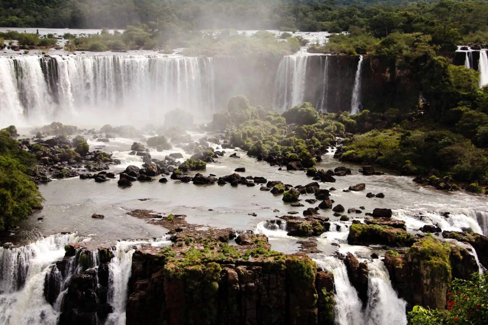 Игуасу (национальный парк, Аргентина). Река Игуасу Бразилия. Водопады Игуасу достопримечательности Бразилии. Парк Игуасу Аргентина площадь.