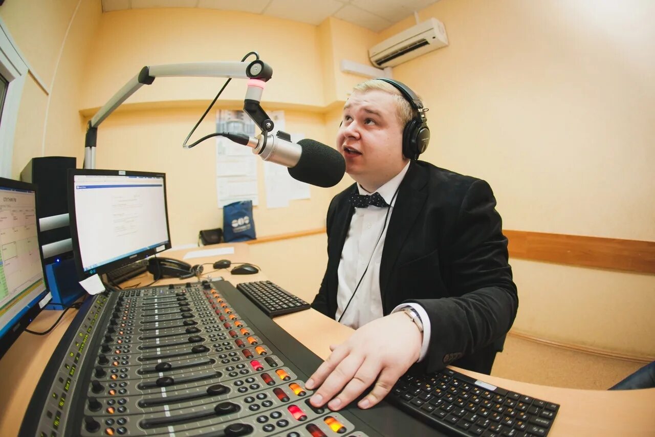 Ведущий муз программ