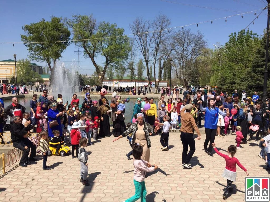 Городской центр культуры "Дагестан" в Буйнакск. Праздник весны в Дагестане. Буйнакск площадь. Концерт площадь Буйнакск.