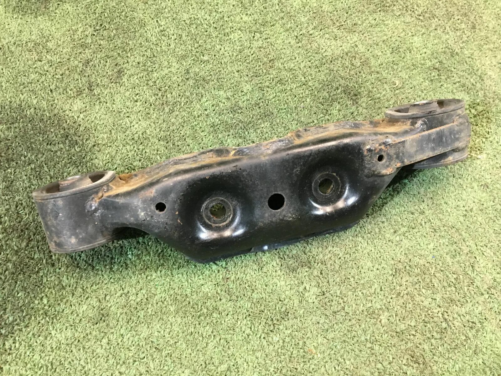 Балка редуктора. Балка крепление редуктора на субару импреза gg 2. Стабилизатор поперечной тяги передней subaru legacy bh5. Балка редуктора. Балка редуктора.