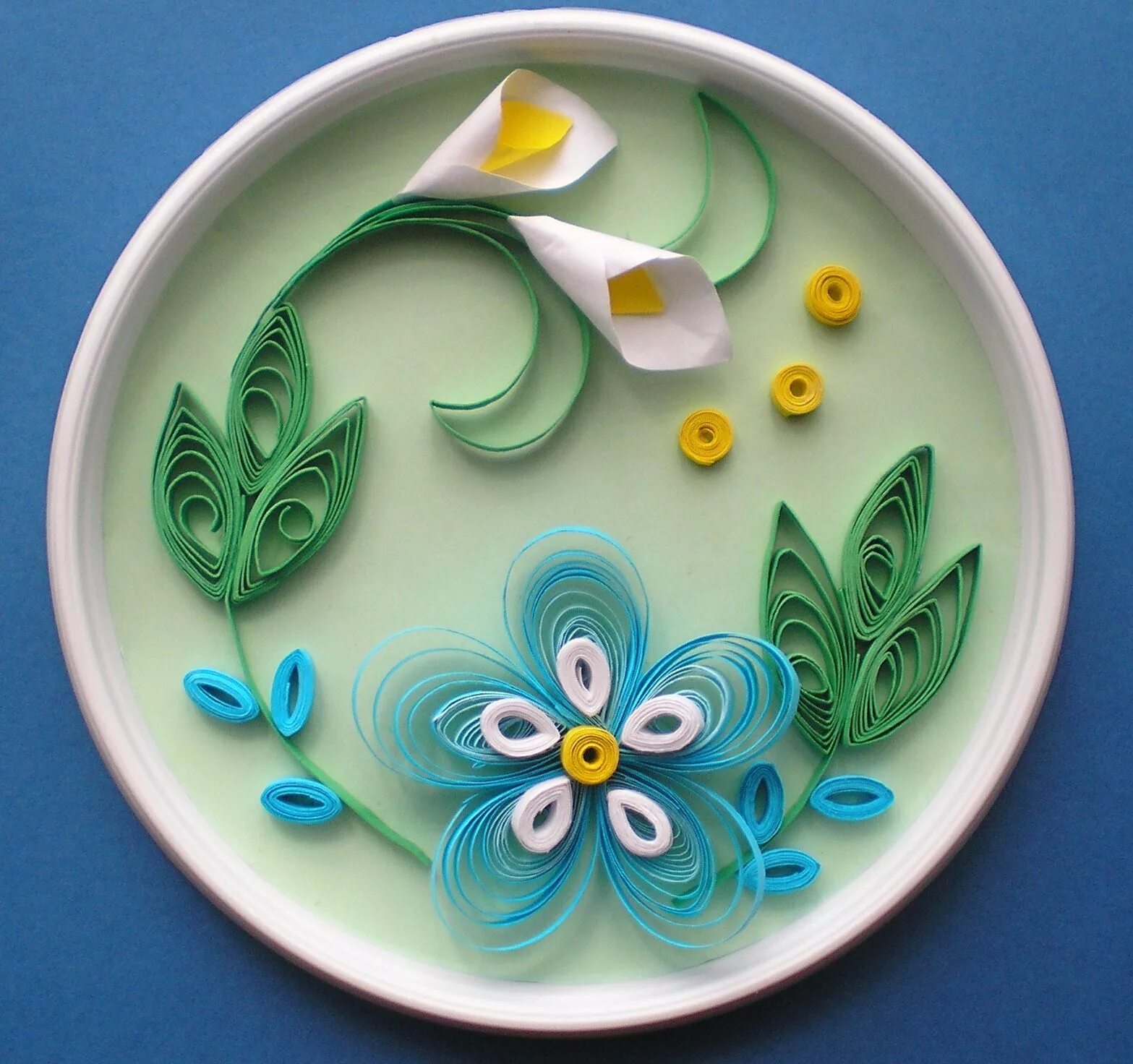 декоративно-прикладное творчество для детей. кружок по декоративно прикладному. цветы из квиллинга. декоративно прикладное искусство начальные классы. народные художественные промыслы.