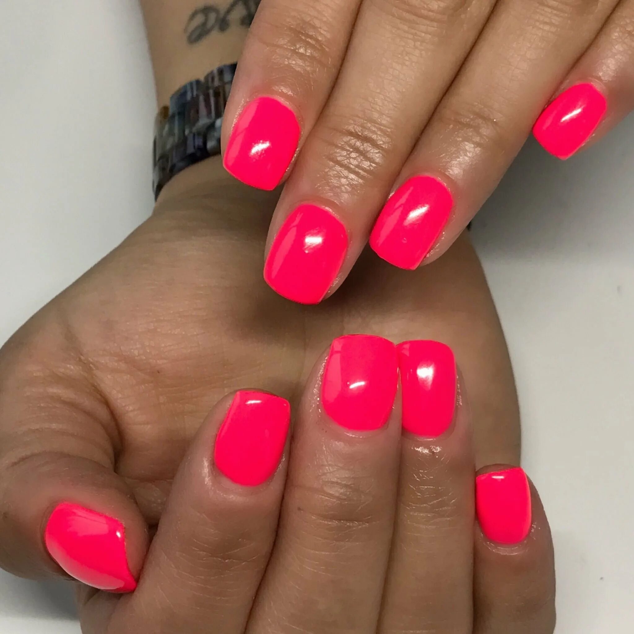 Яркие розовые ногти. Неоново розовый гель лак. Фуксия цвет ногтей. Orly neon heat. Неоново розовый гель лак.