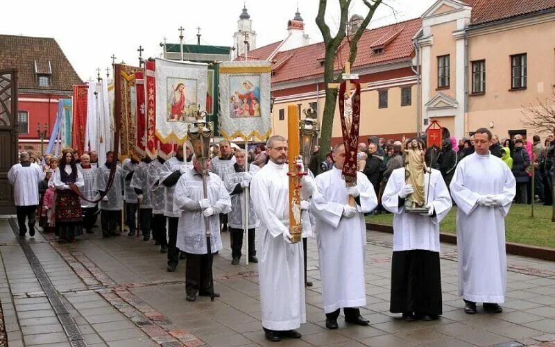 Литва пасхальные традиции. Католическая Пасха Литва. Католики празднуют Пасху.