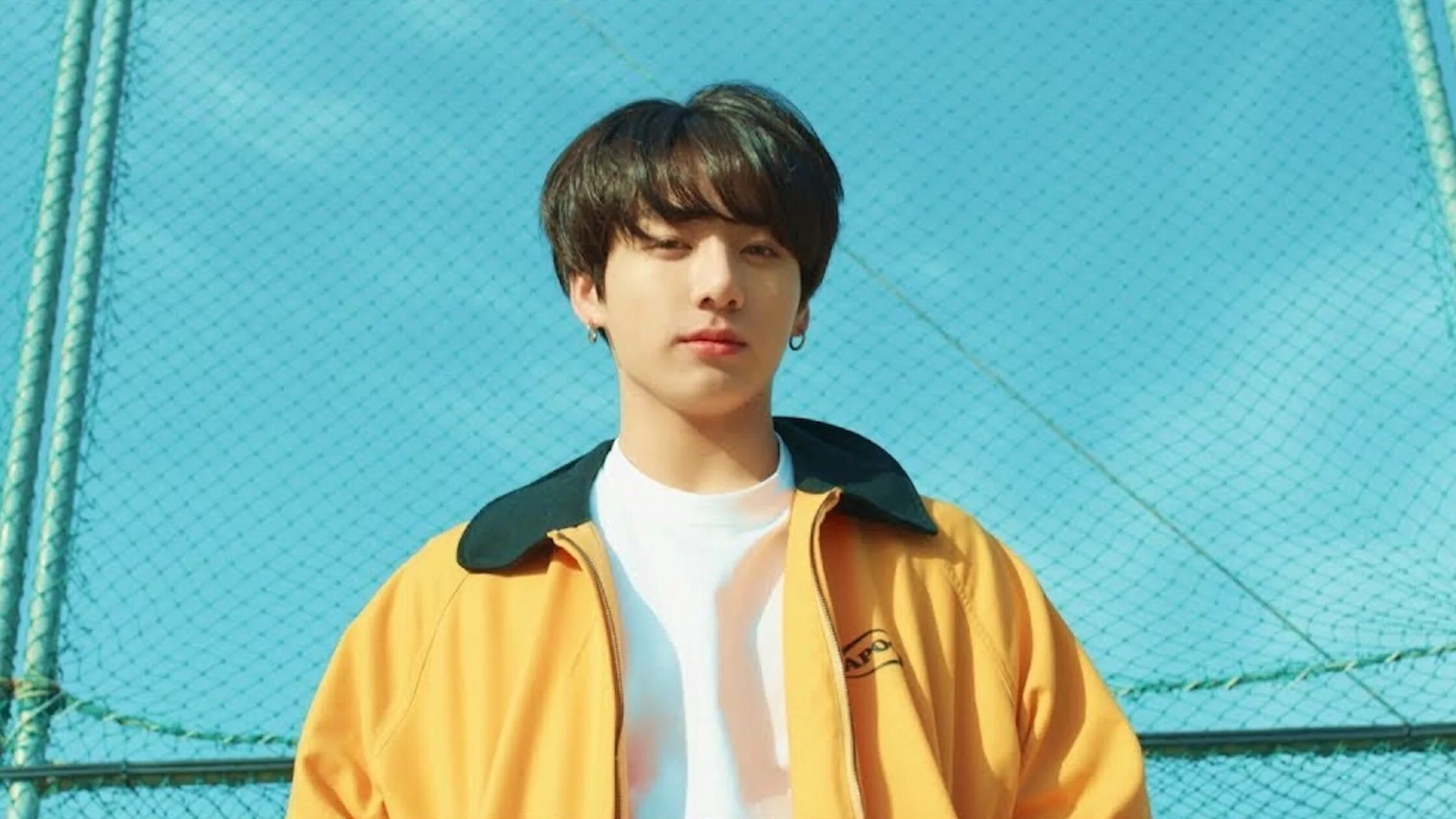 Чонгук euphoria. Чонгук эйфория. чон чонгук. bts эйфория. bts чонгук.