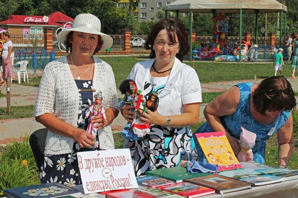 Библиотека дружбы народов. Библиотека дружбы народов Бугульма. Центральная библиотека Бугульма. Детская библиотека Бугульма. МБУК МЦБ Бугульма.