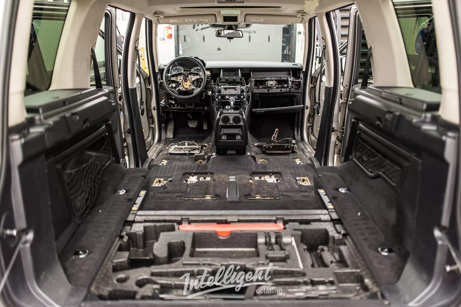 Система discovery. Land rover discovery 3 салон. лэнд ровер дискавери 4 салон. рендж ровер дискавери 3. ленд ровер дискавери 3 салон.