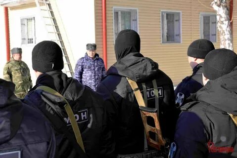 Омон получает