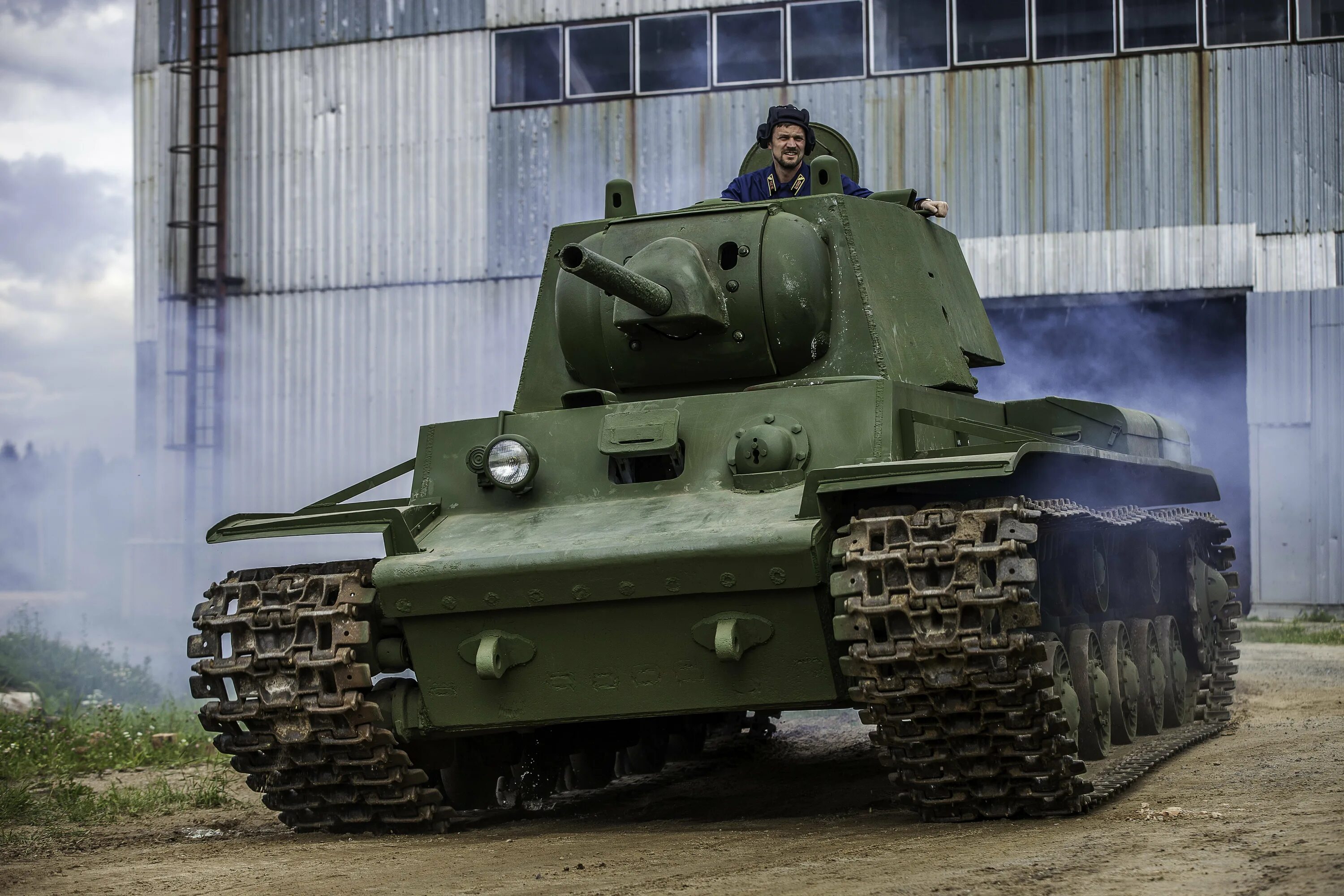 Первый тяжелый танк. Танк кв-1. Тяжелый танк кв-1с. Тяжелые танки СССР кв2. Советский танк кв-1.
