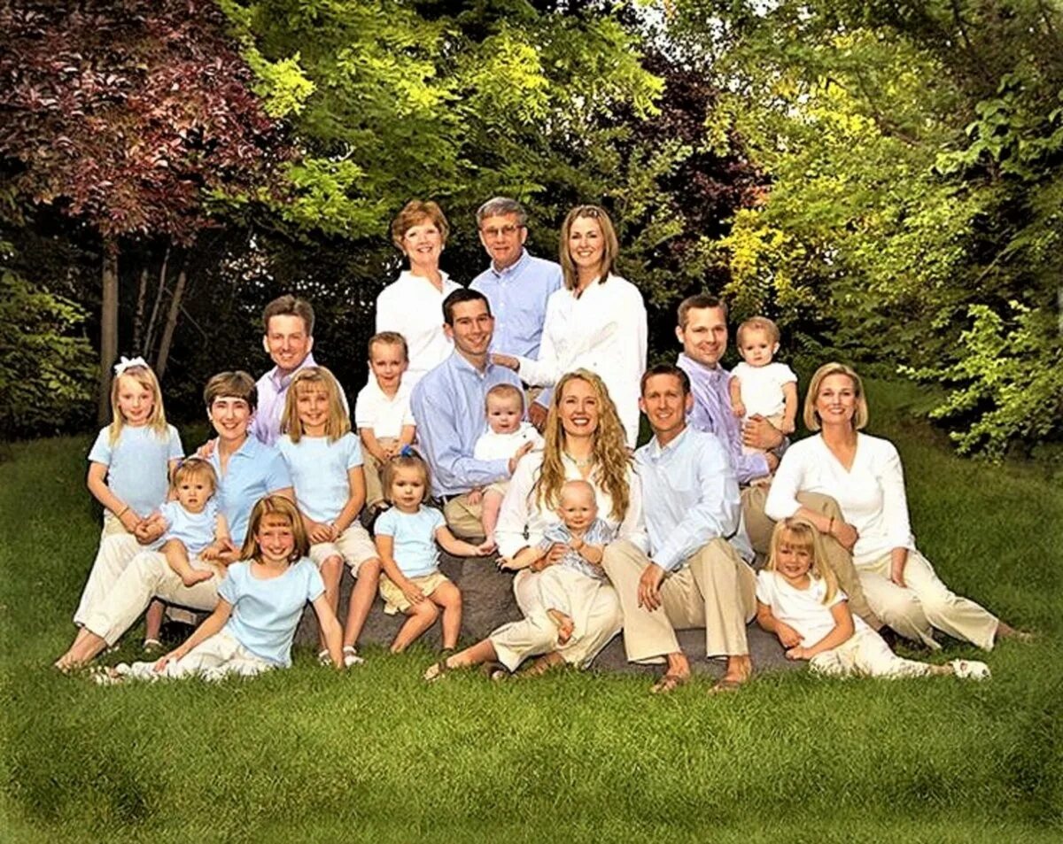 Родственник 4 поколения. Фотосессия большой семьи. Большая семья. Семья несколько поколений. Большая счастливая семья.