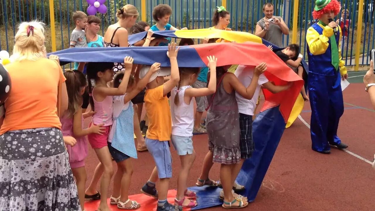Быстрые конкурсы. Весёлые соревнования для детей на улице летом. Необычные эстафеты для детей. Командная эстафета для детей. Соревнования на улице для детей летом.