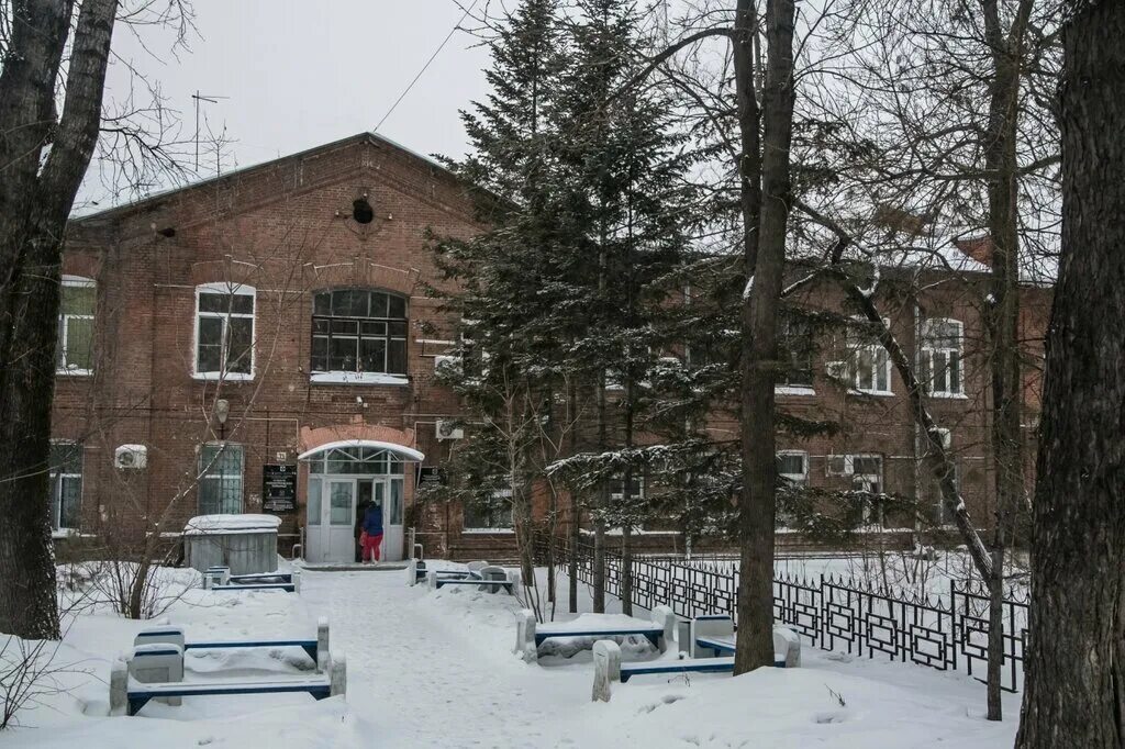 Краевая клиническая психиатрическая больница хабаровск ул серышева. Психиатрическая больница хабаровск постышева 13. Хабаровск психоневрологический диспансер стационар. Постышева 13 хабаровск психиатрическая больница. Психиатрическая больница 13 в люблино.