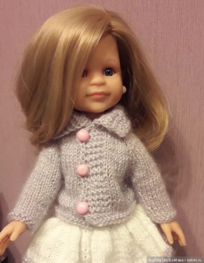 Вязаная одежда для кукол крючком. Вязаный жакет для куклы. Вязаные вещи для кукол. Кофты для куклы вязан. Кофты для куклы вязан.