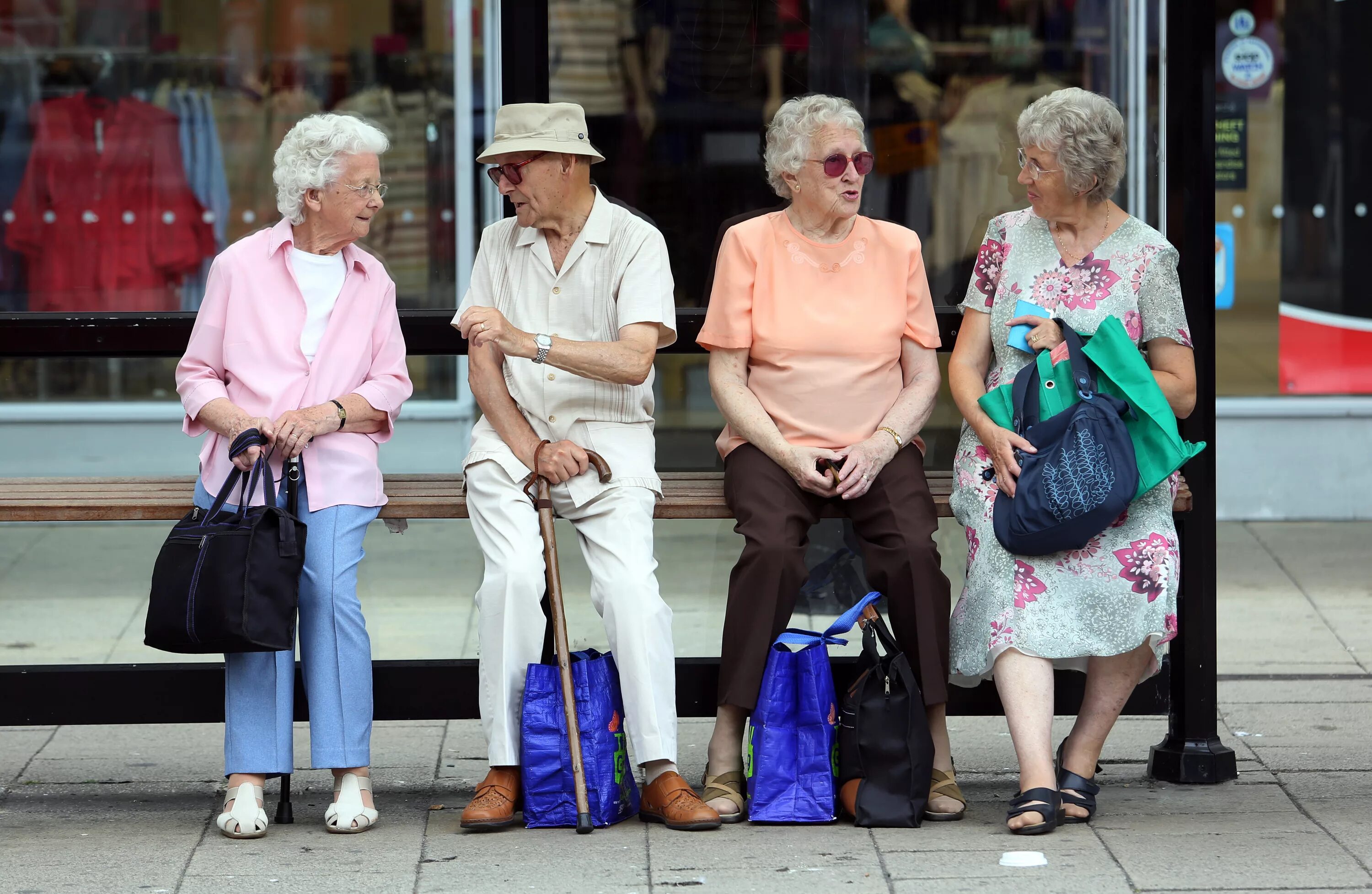 S s пожилые люди. Пенсионеры в Европе. Пожилые люди в Европе. Старики в Европе. Пожилые люди Италии.
