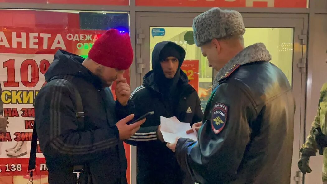 Иностранцы в кыргызстане. В полицию начнут массово нанимать граждан таджикистана. Драка в кузьминках массовая мигрантов. В полицию начнут массово нанимать граждан таджикистана. Мигранты из средней азии.