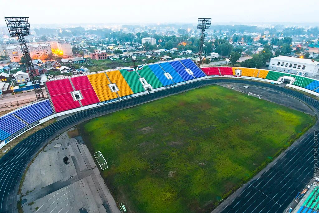 абакан поля. футбольное поле абакан. гимназия 8 абакан. стадион саяны абакан. спорткомплекс абакан футбольное поле.