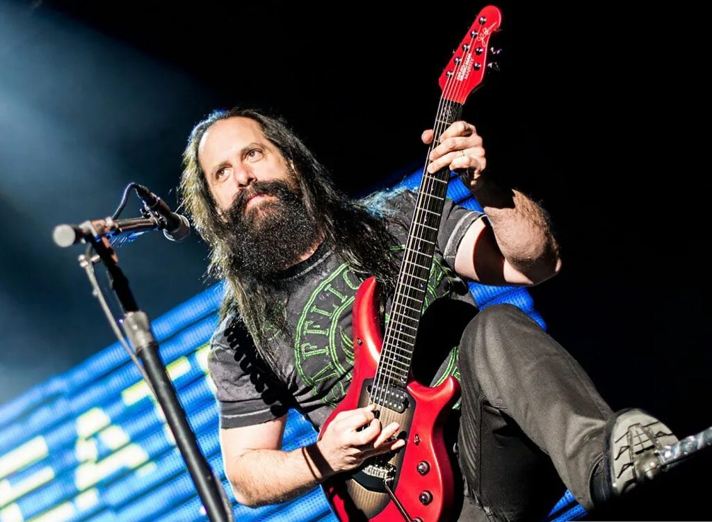 Ross "the boss" friedman - guitar. В стране одни гитаристы заводы. Джон петруччи. Гитарист в шляпе. Заводы стоят одни гитаристы.