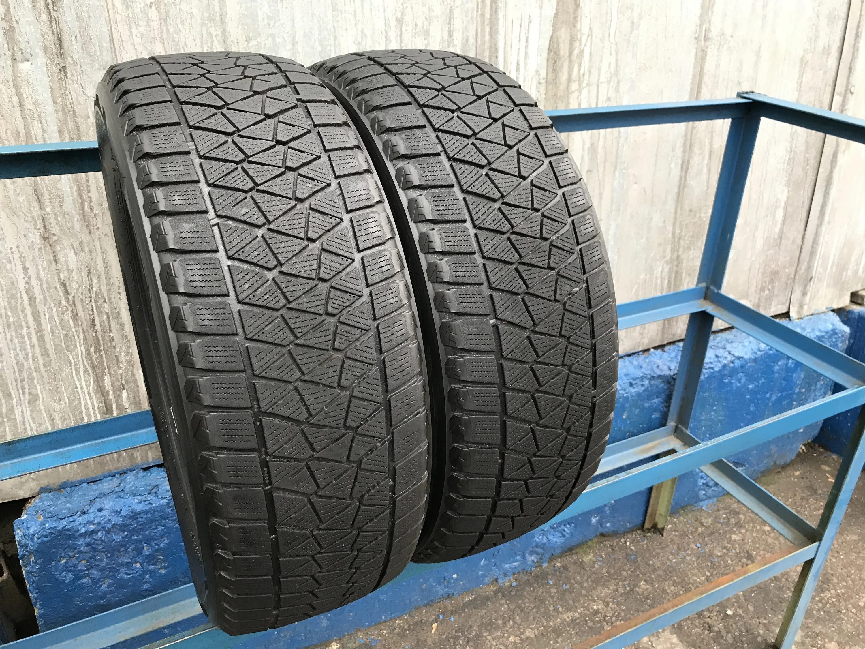 Blizzak 02. Bridgestone Blizzak DM-v2. Bridgestone Blizzak DM-v2 225/55 r18. 225/55/18 Бриджстоун Blizzak dm2. Bridgestone Blizzak DM-v1 v2.