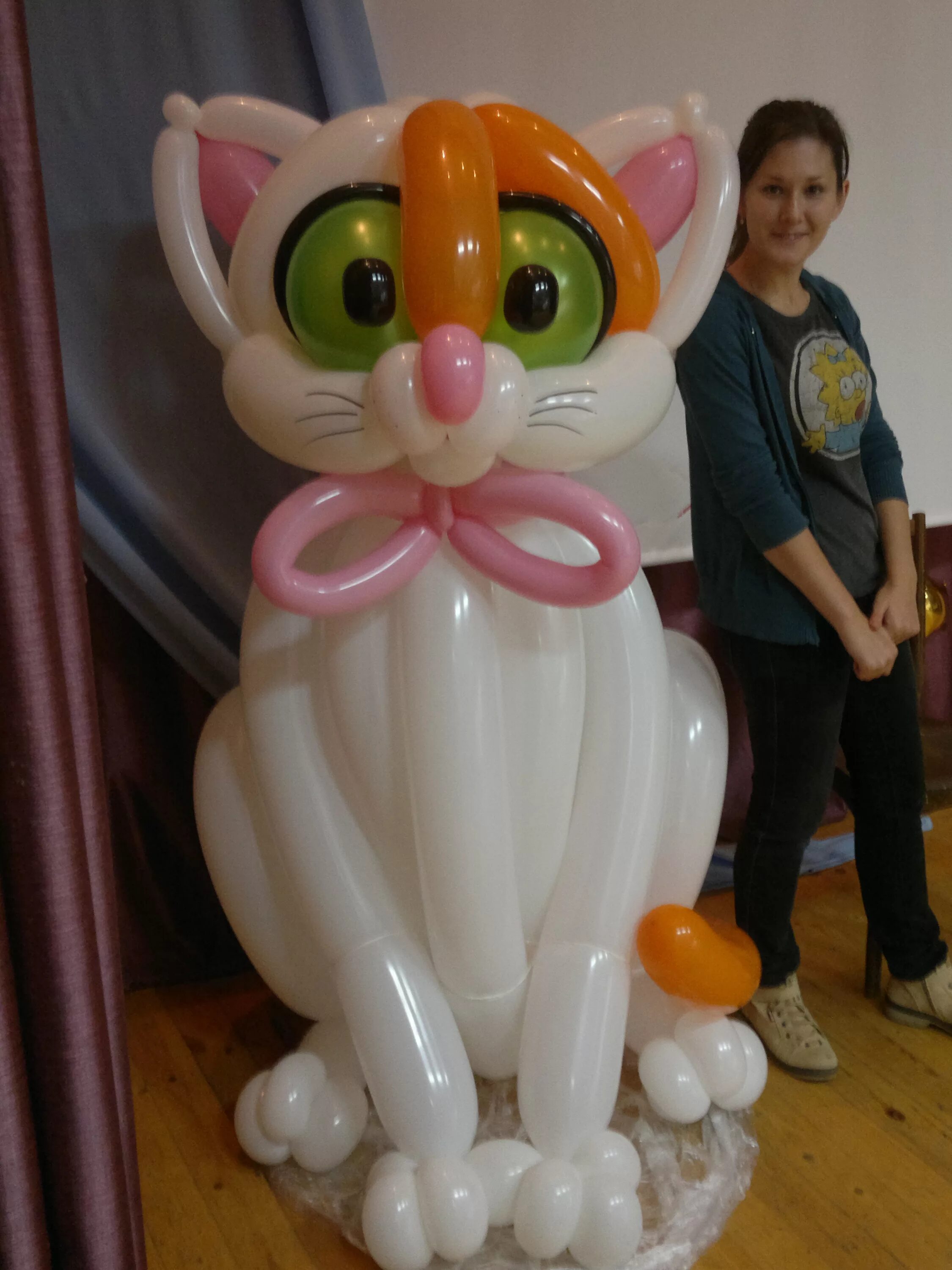 фигура из шаров кот. фигурки из шаров. кошка из воздушных шариков. фигурка кошки из шарика. кошка из шаров для моделирования.