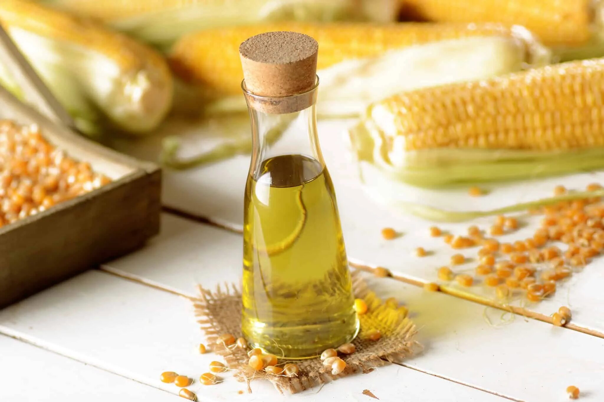 Corn oil. Кукурузное масло. Кукурузное масло для организма. Кукурузное масло в медицине. Водорастворимые масла.