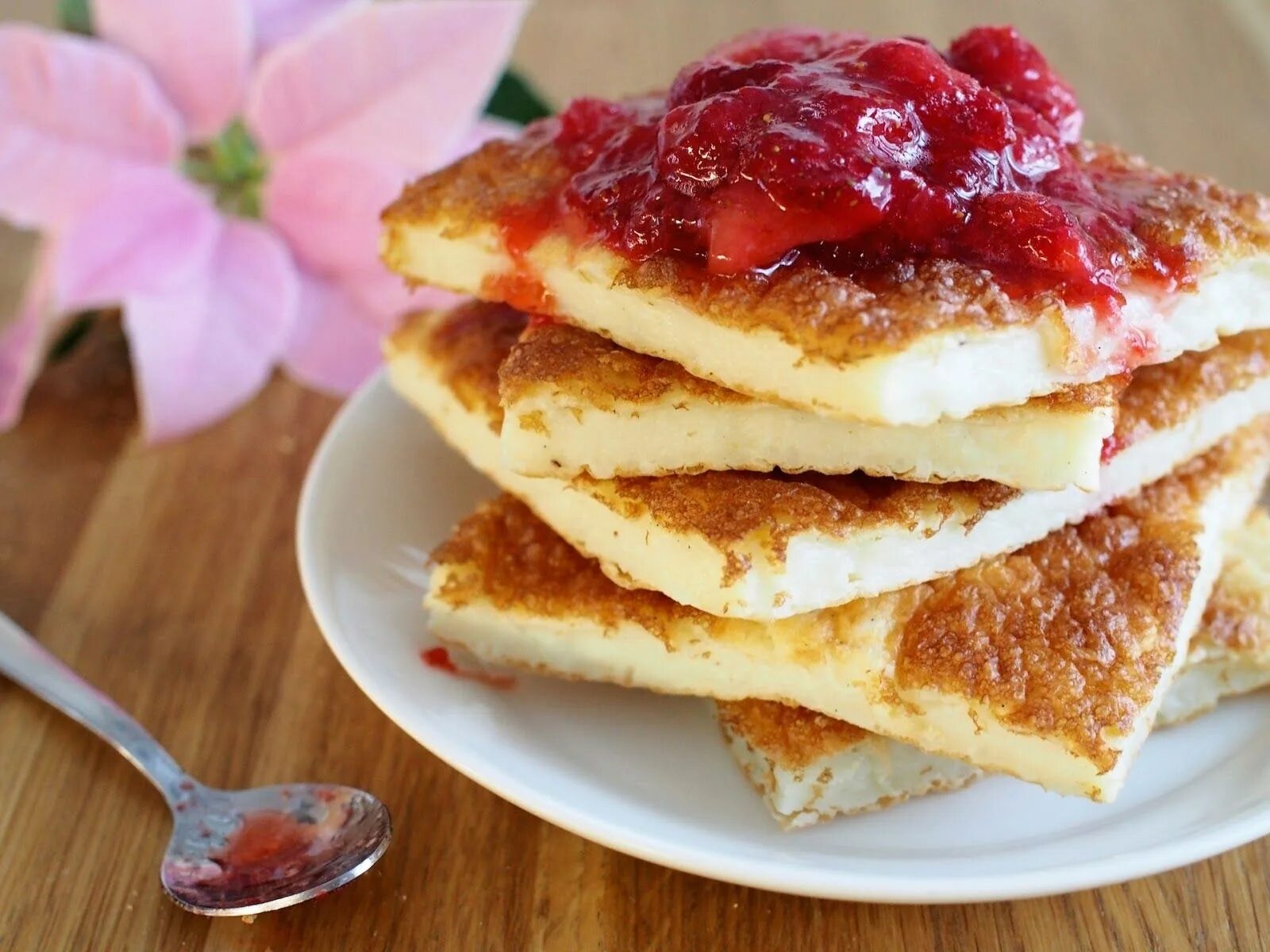 Финский блин паннукакку в духовке. Блинчик с лимонным джемом. Финские блины паннукакку. Финский блин. Паннукакку.