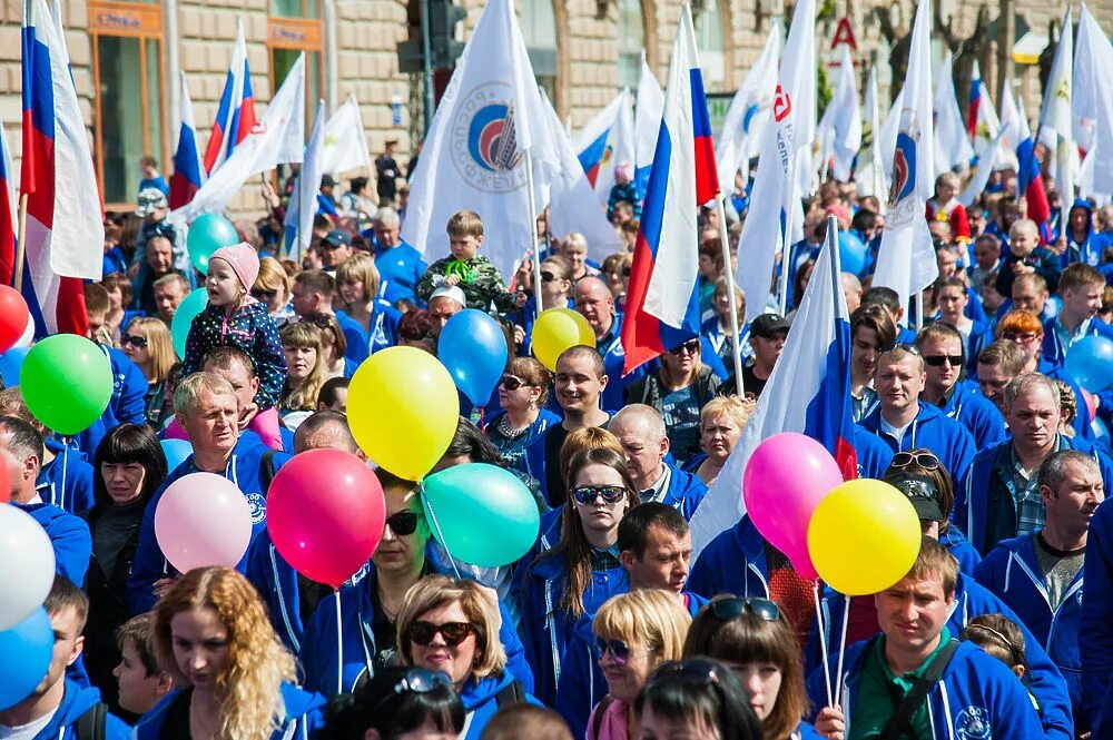 Россия 1 первого мая. Первомайская демонстрация. Демонстрация 1 мая. Первомайская демонстраци. Первомай демонстрация.