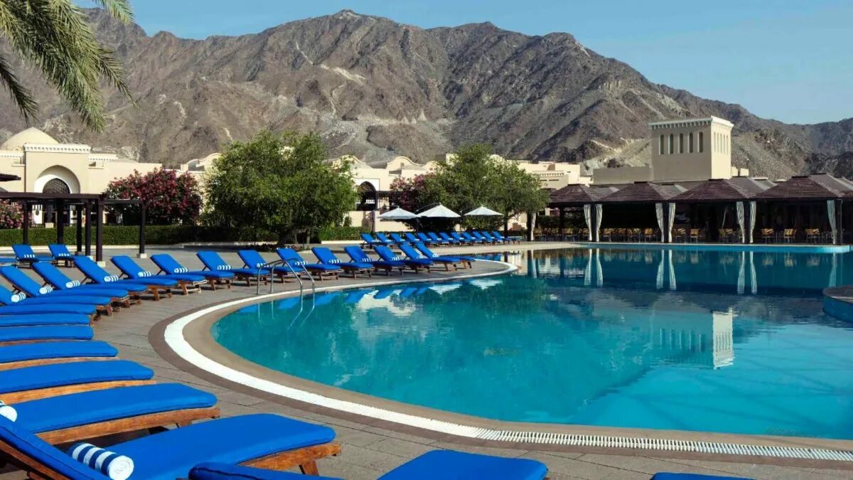 Miramar al aqah beach фуджейра. Мирамар эмираты фуджейра. фуджейра мирамар 5. miramar al aqah beach resort 5 оаэ фуджейра. iberotel miramar фуджейра.