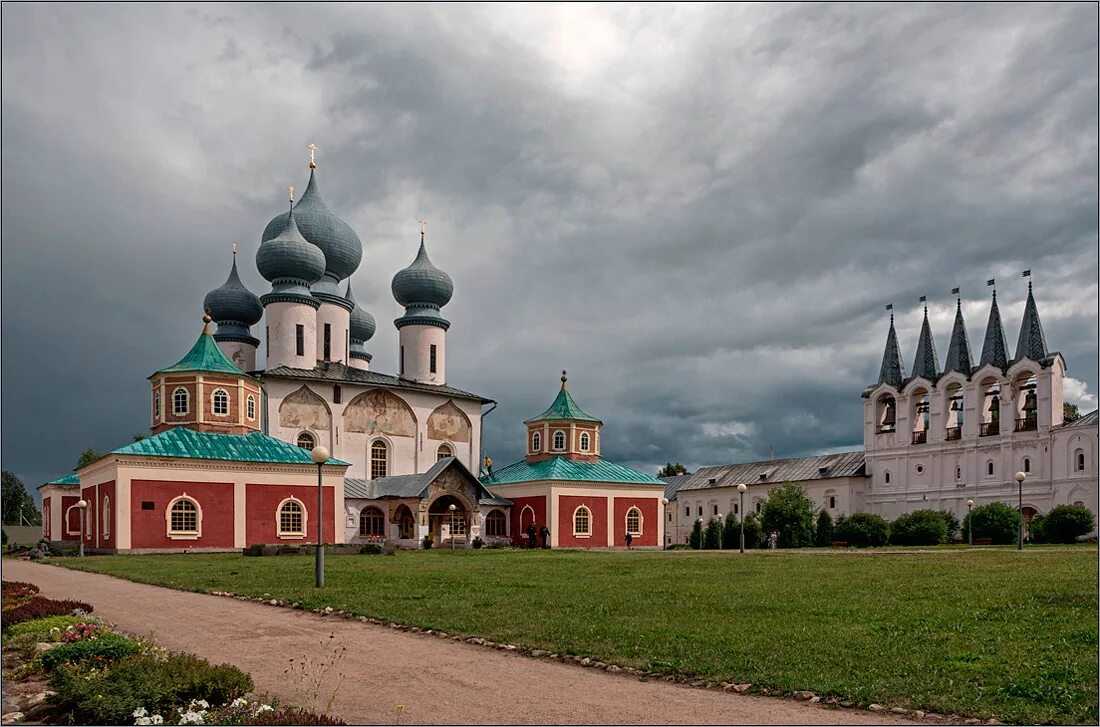 Тихвинский Богородичный монастырь. Тихвинский Успенский мужской монастырь. Город Тихвин Успенский монастырь. Про монастырь мужской